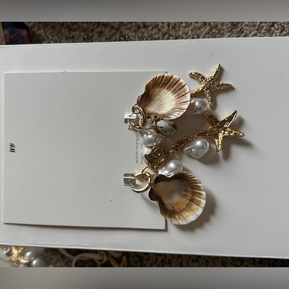 H&M Gold Starfish and Shell Drop Earrings - Picture 6 of 8
